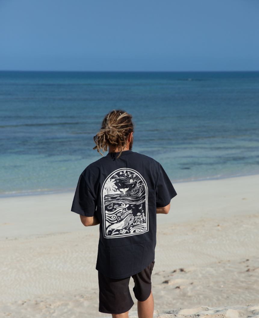 WHALE EXPEDITION - OVERSIZED TEE - FADED BLACK